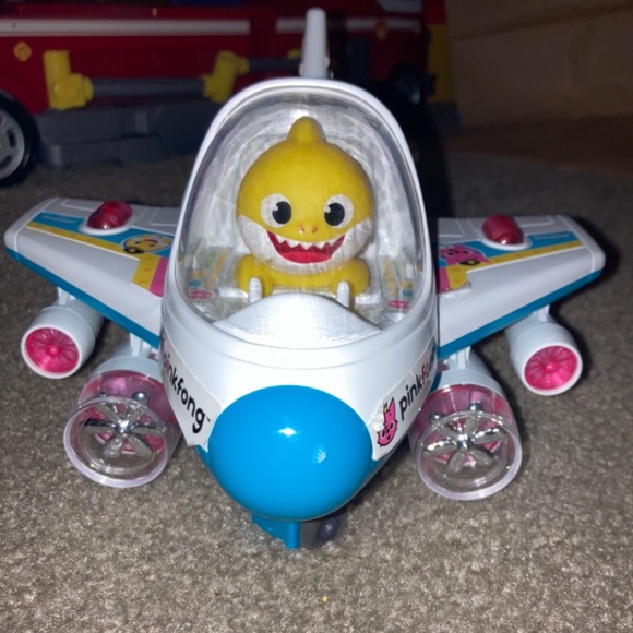 Baby shark moving singing airplane Christmas present - Picture 1 of 3